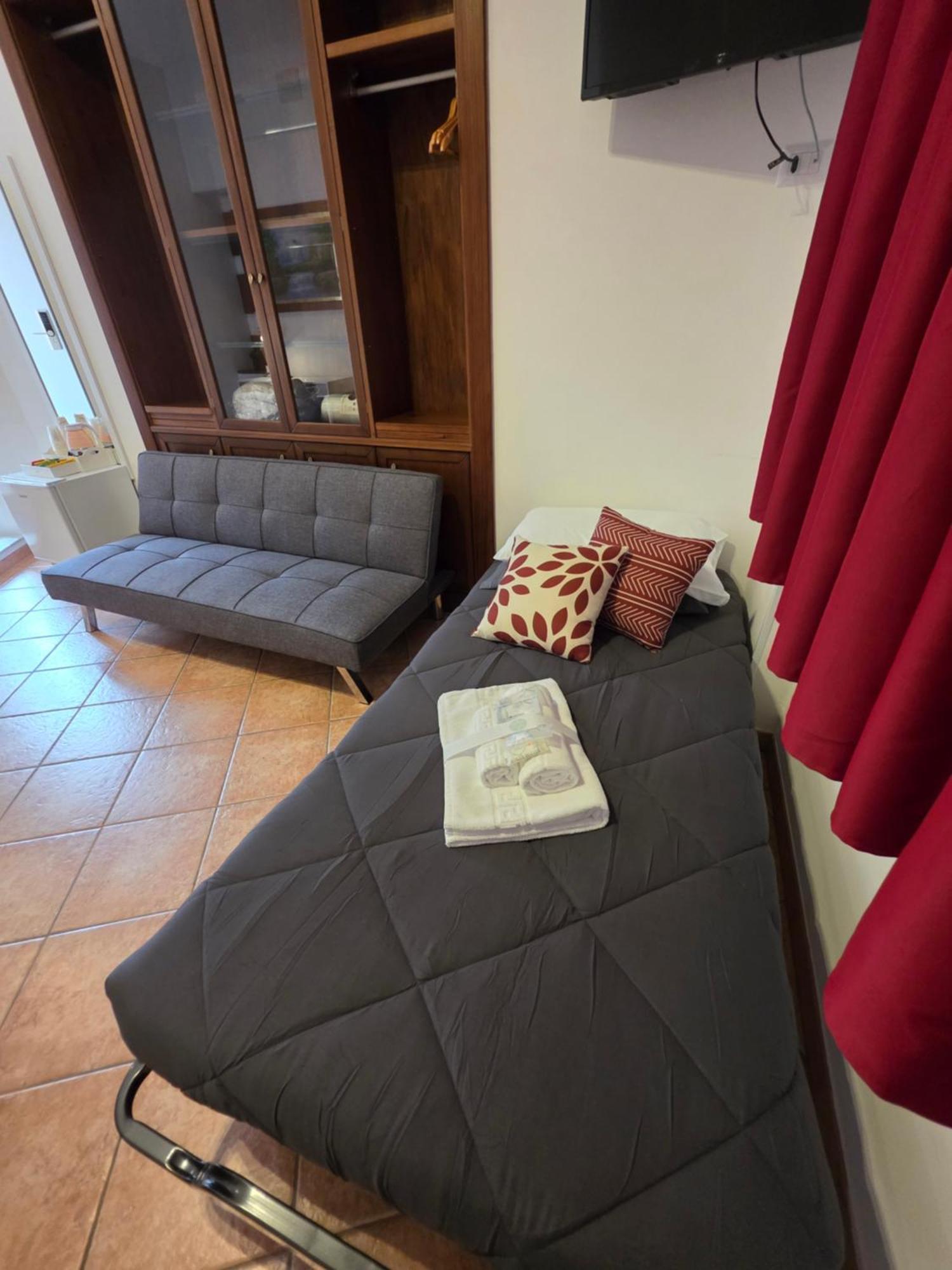 Guesthouse Aurora A.E. Рим Экстерьер фото